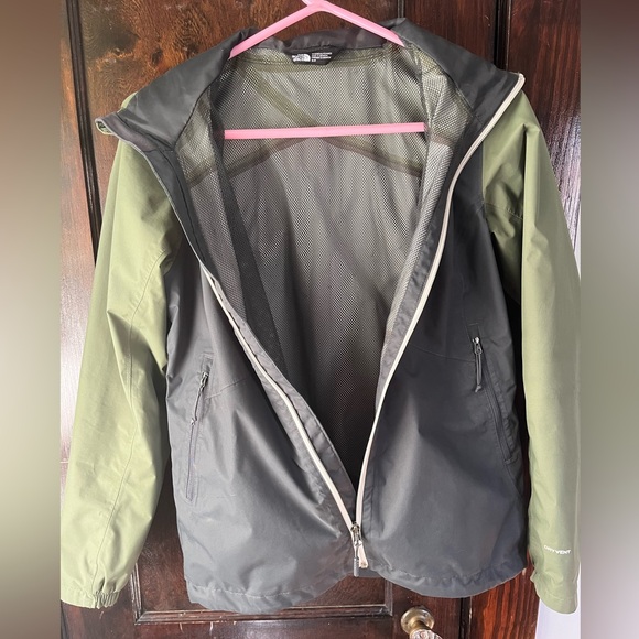 The North Face Women's Resolve Rain Jacket - Picture 5 of 6